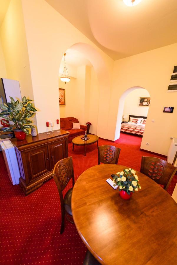Apartament Baroc Timişoara Buitenkant foto